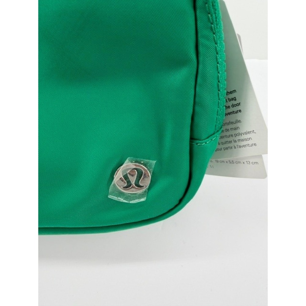 Lululemon Everywhere Belt Bag Green Crossbody Essentials Pouch NWT - Picture 3 of 7